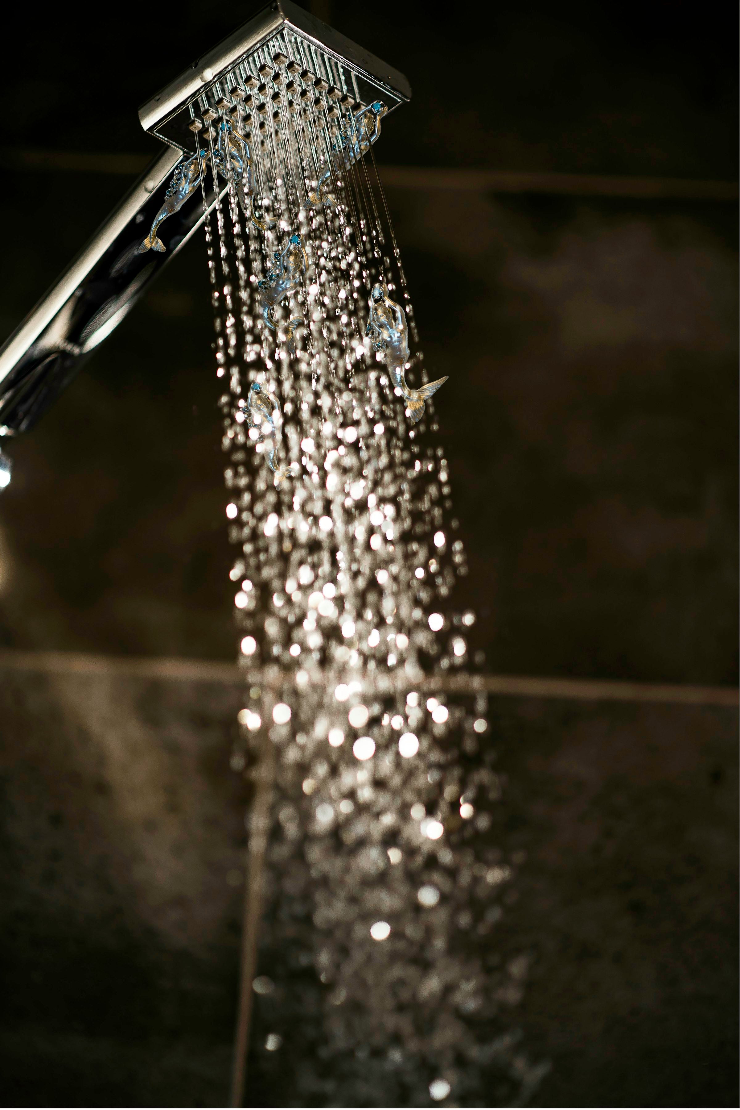 Eau qui s’écoule d’un pommeau de douche